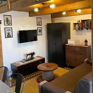 Apartament Theroom, Katania